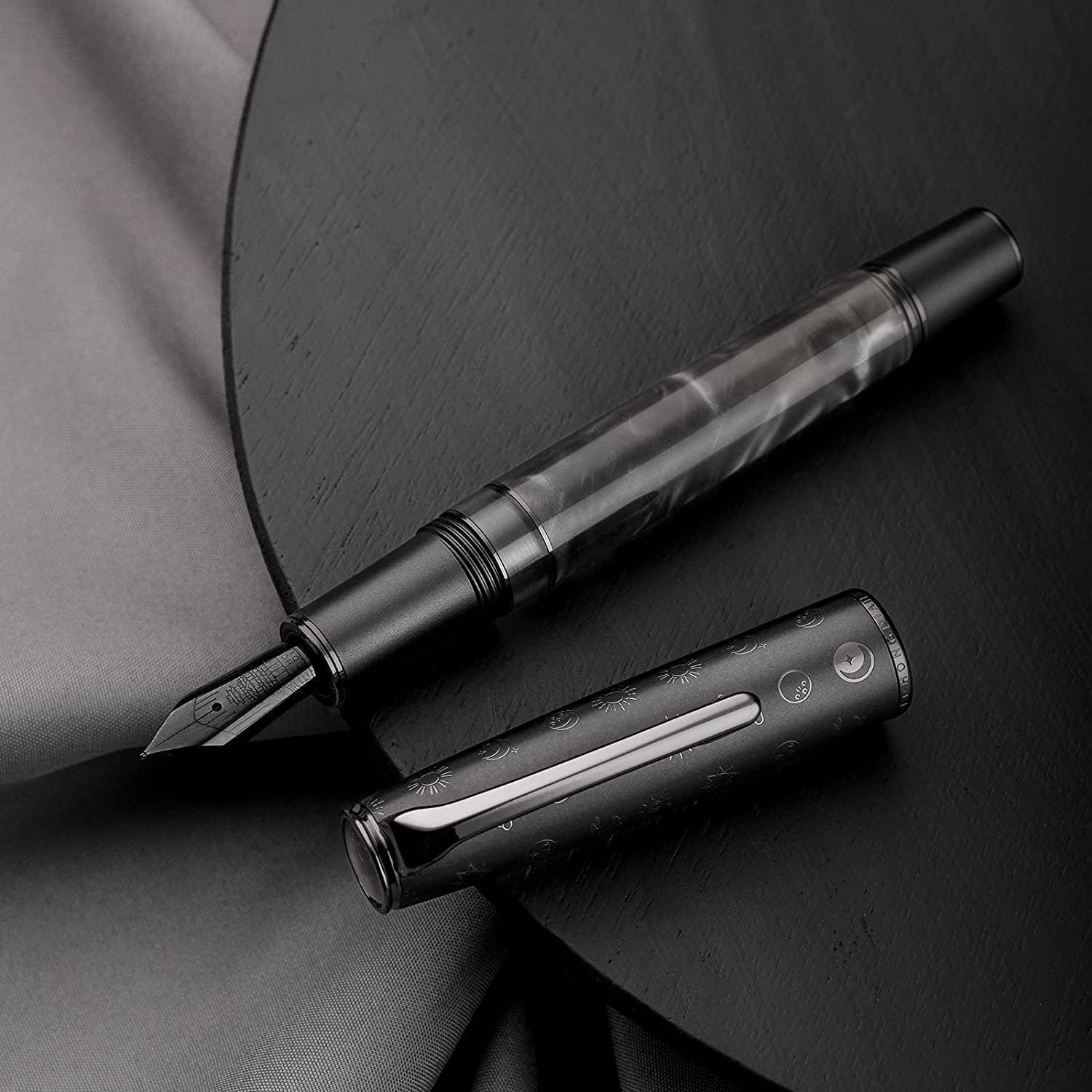 HONGDIAN N7 Gray Resin Piston Fountain Pen, Iridium Fine Nib Classic Pen Robbit on Top, Smooth Writing Pen with Metal Box