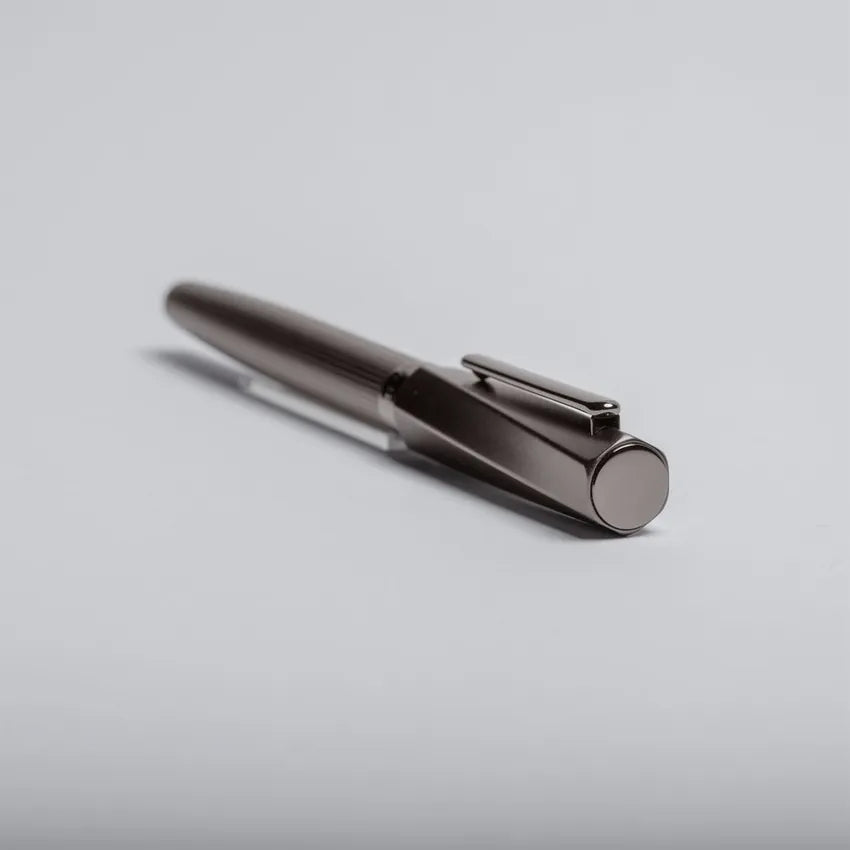 Hugo Boss Twist Fountain Pen (Medium) - Gunmetal